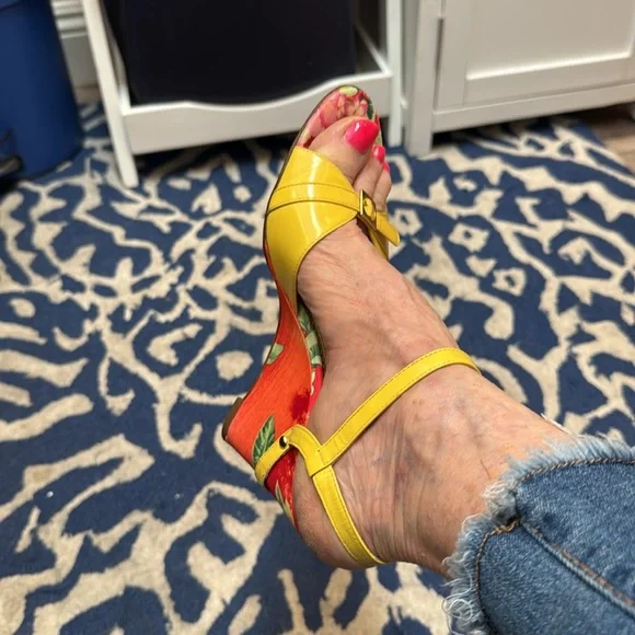 Antonio Melani Yellow Wedge Sandals with Bow Detail - Picture 6 of 9